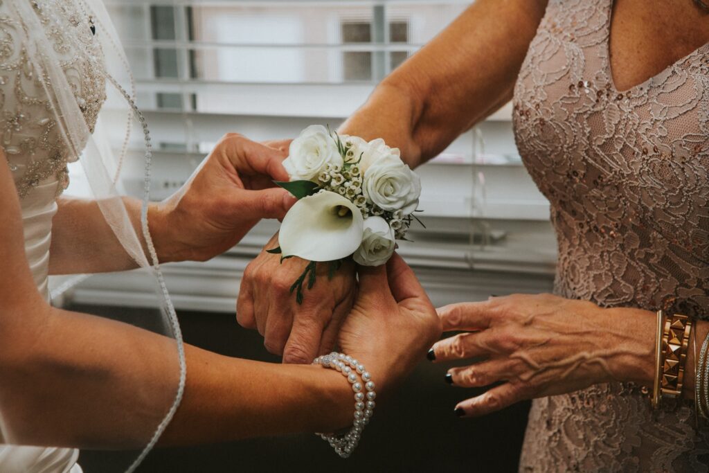 make your mom feel special wedding day